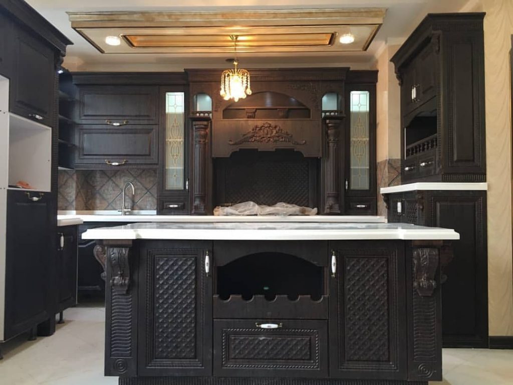 طراحی سقف آشپزخانه با دکوراسیون کلاسیک کناف